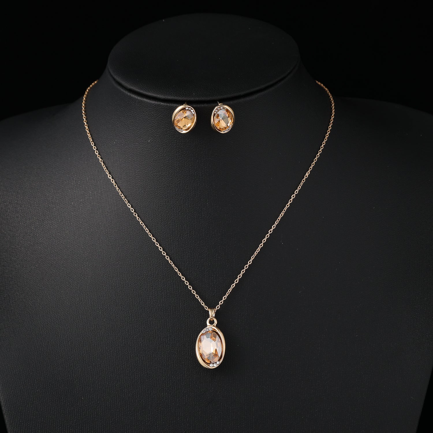 coll y are /cad delgada dije ovalo cristal ambar xg / aretes ovalo / dorado