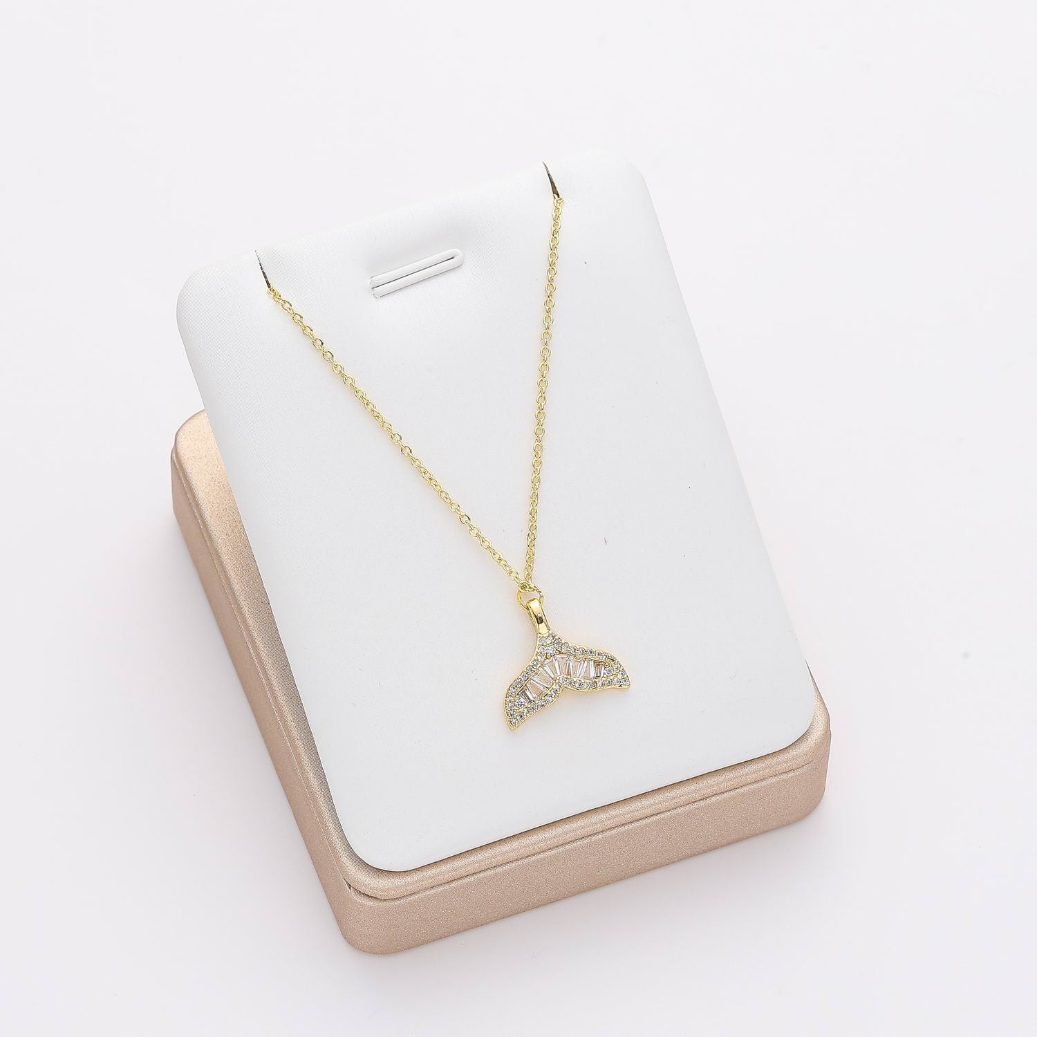 16" CAD DEL DIJE COLA DE PEZ CRISTAL