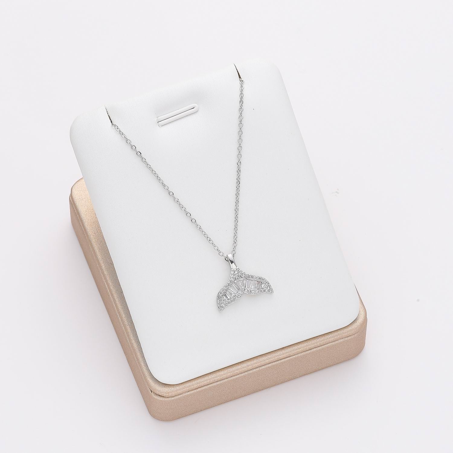 16" CAD DEL DIJE COLA DE PEZ CRISTAL