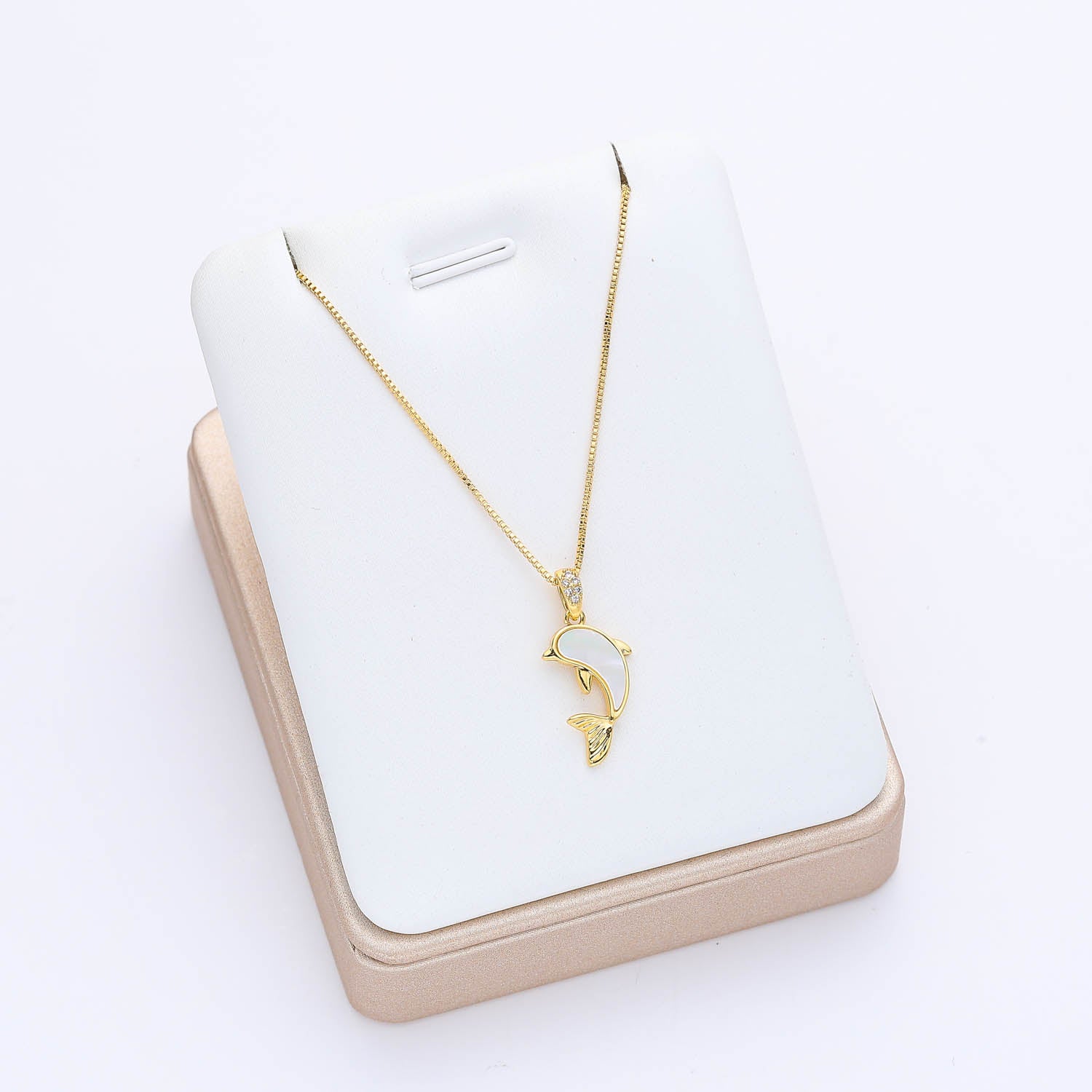 16" CAD DEL DIJE  DELFIN APERLADO / DORADO