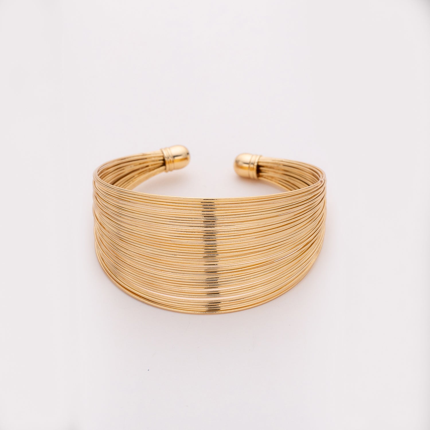 brazalete ancho rigido multilineas / dorado