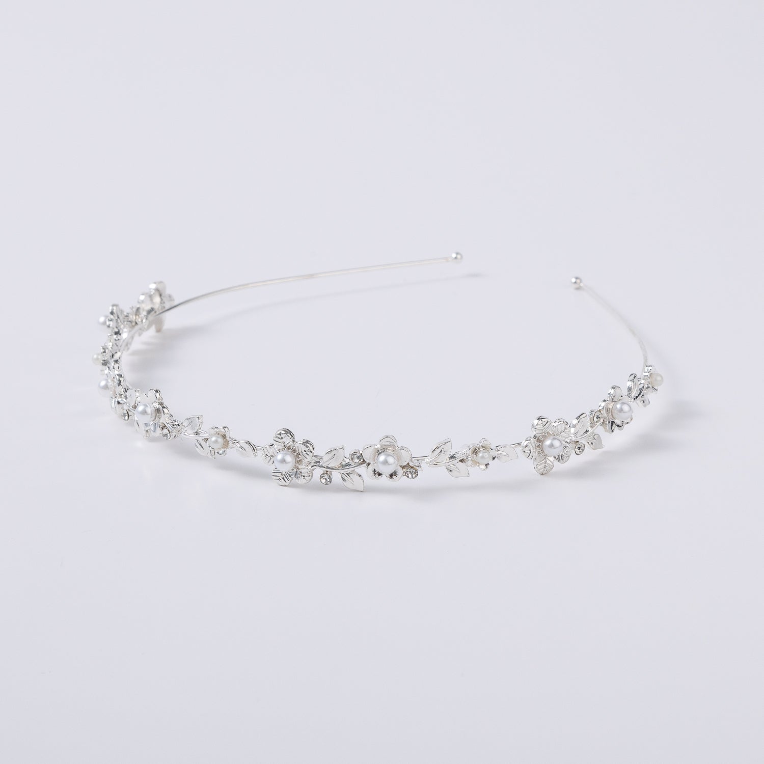 DIADEMA METALICA DELGADA / FLORES Y HOJAS MOLDEADAS / PLATA
