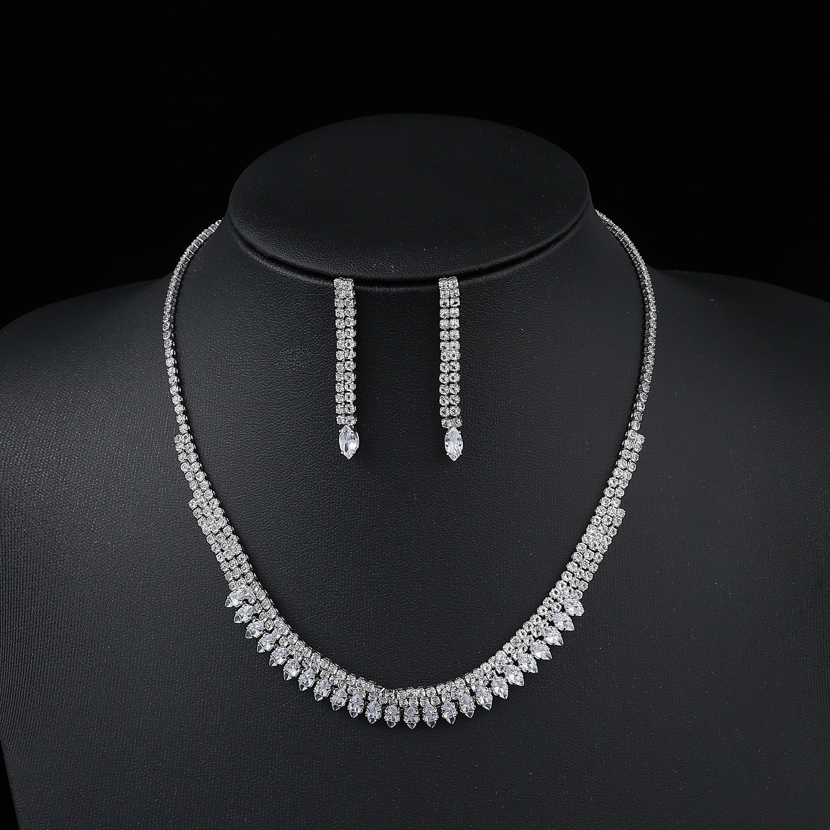 COLL Y ARE / 16" GARGANTILLA 2 ILAS CRISTAL / CENTRO MARQUISES / ARETE