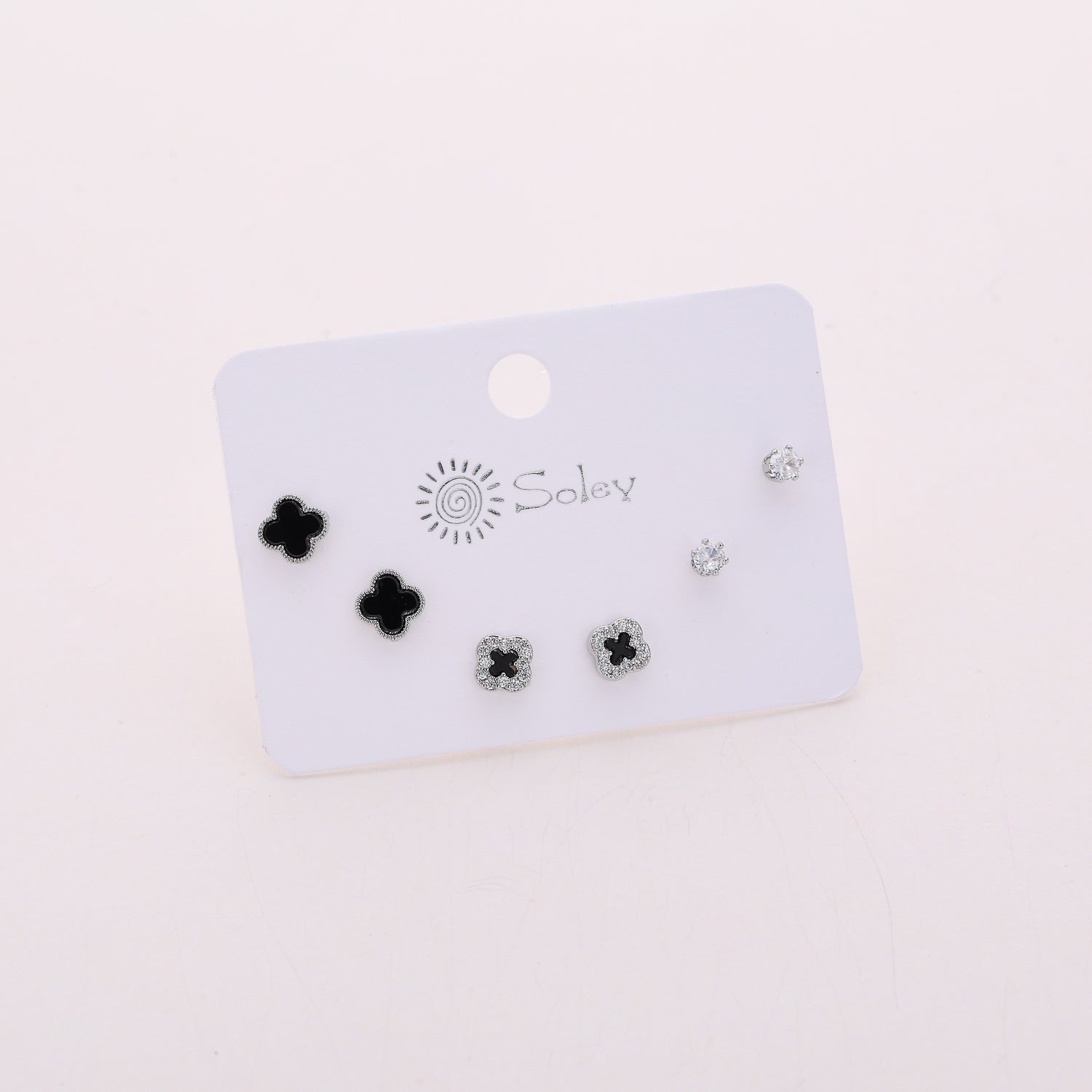 3 pares / broquel /2 flores van esmalte negro y cristal/ cristal / plata