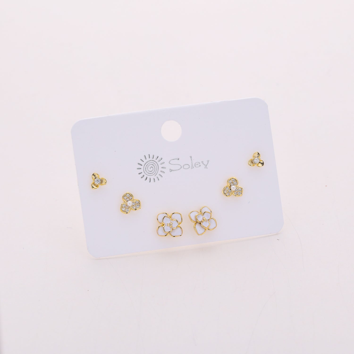 3 pares / broquel /flor esmalte / flores ch cristal / dorado