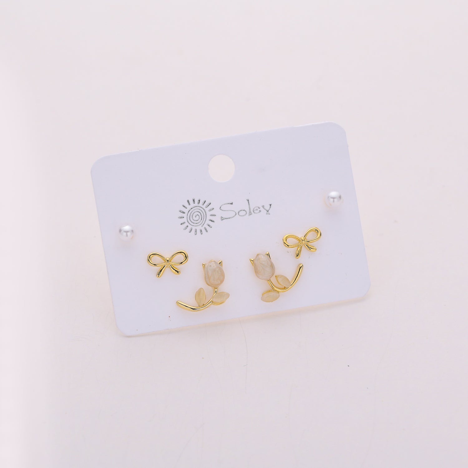 3 pares / broquel /tulipan / moño / perla / dorado