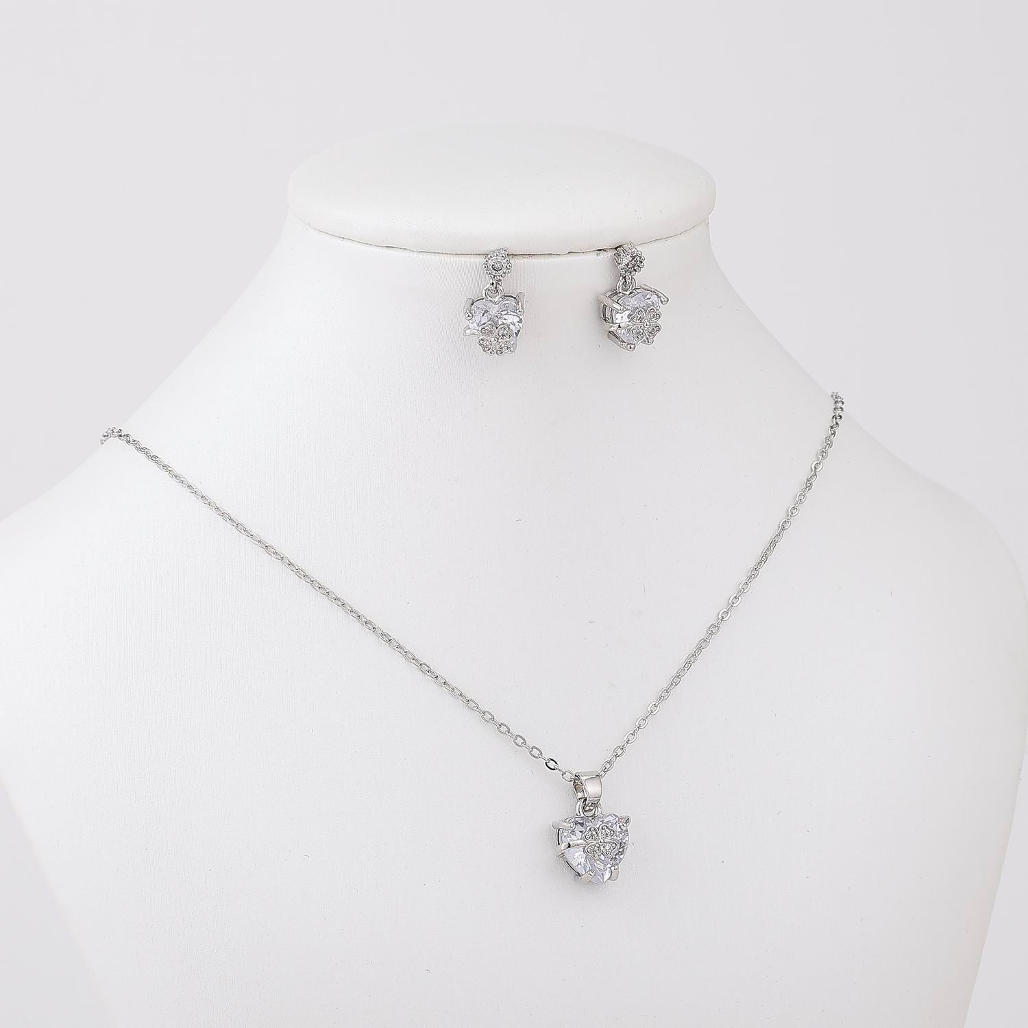 COLL/ARE 18" CORAZON CRISTAL MED / REPUJADO FLOR / ARETES CORAZON / PL