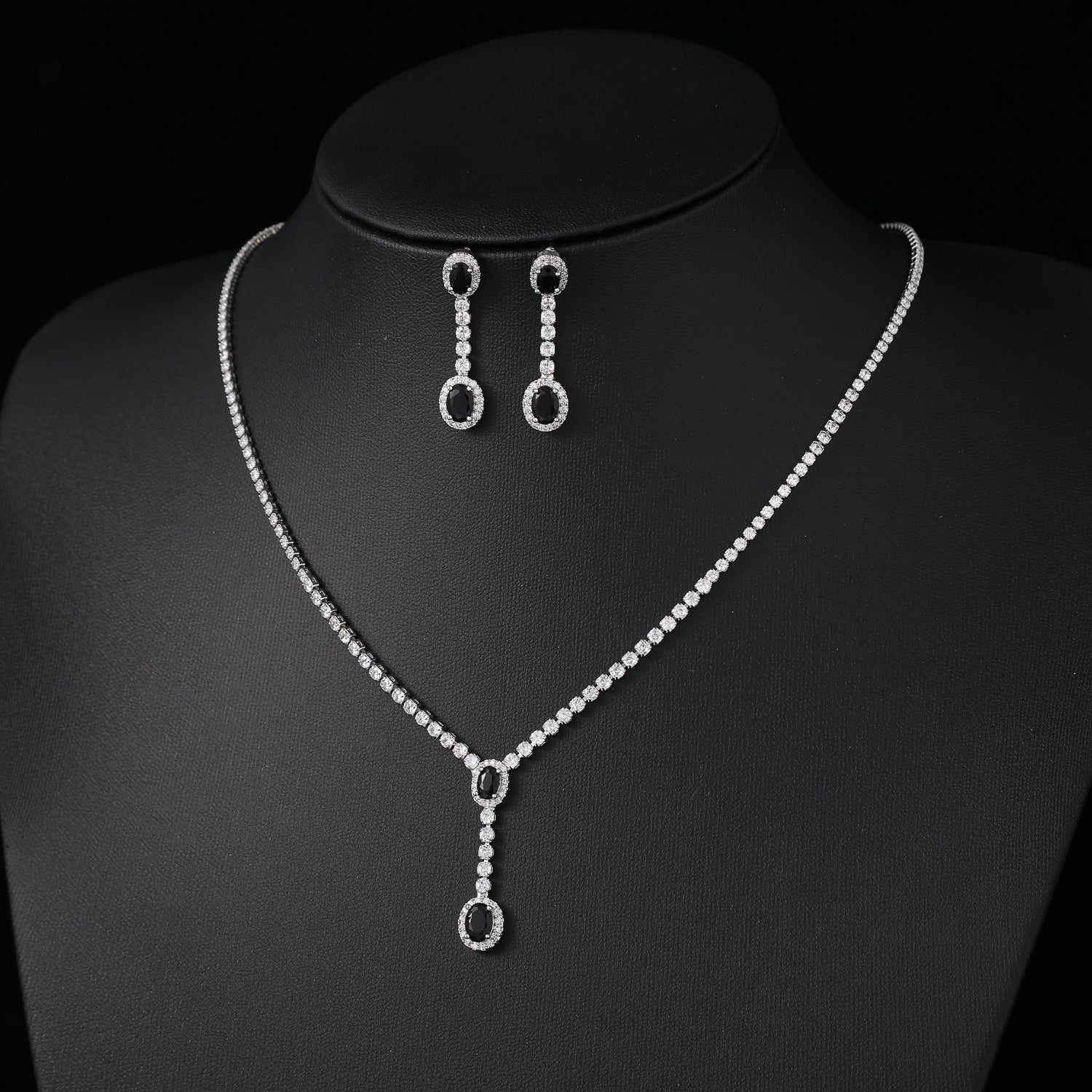 coll y are /gargantilla cristal / une ovalo negro/ cuelga linea/ arete ovalo largo negro/ plata