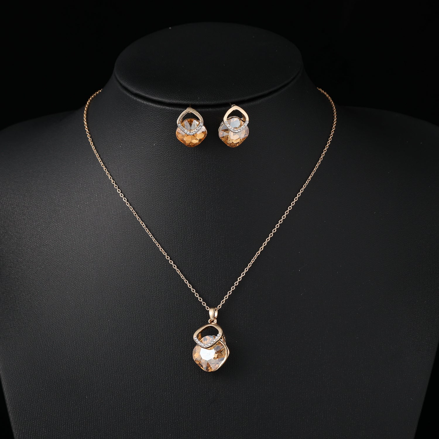 coll y are /cad del / dije rombo amar g / perfil rombo cristal / aretes ambar rombo / dorado
