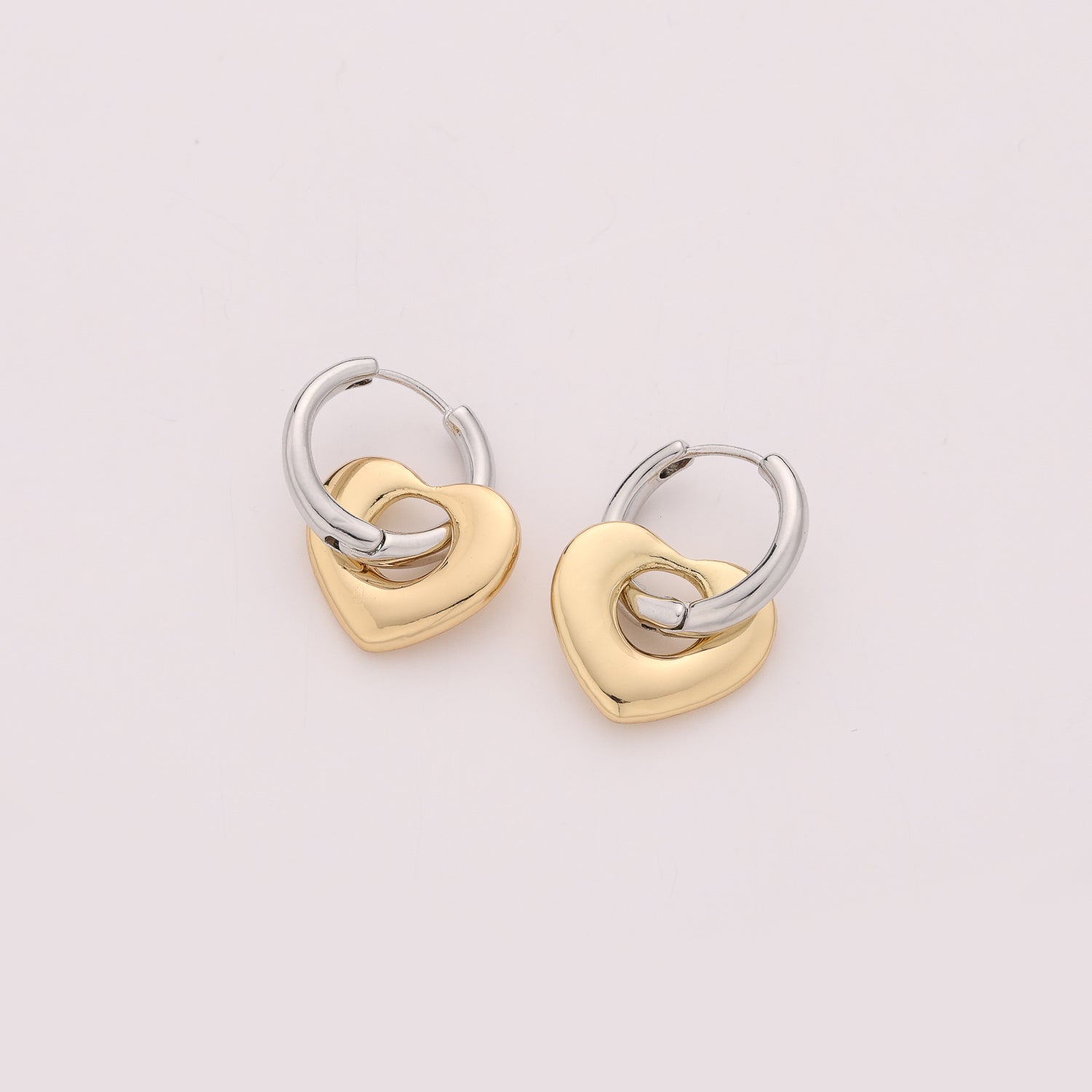 arracada chica plata con corazon dorado