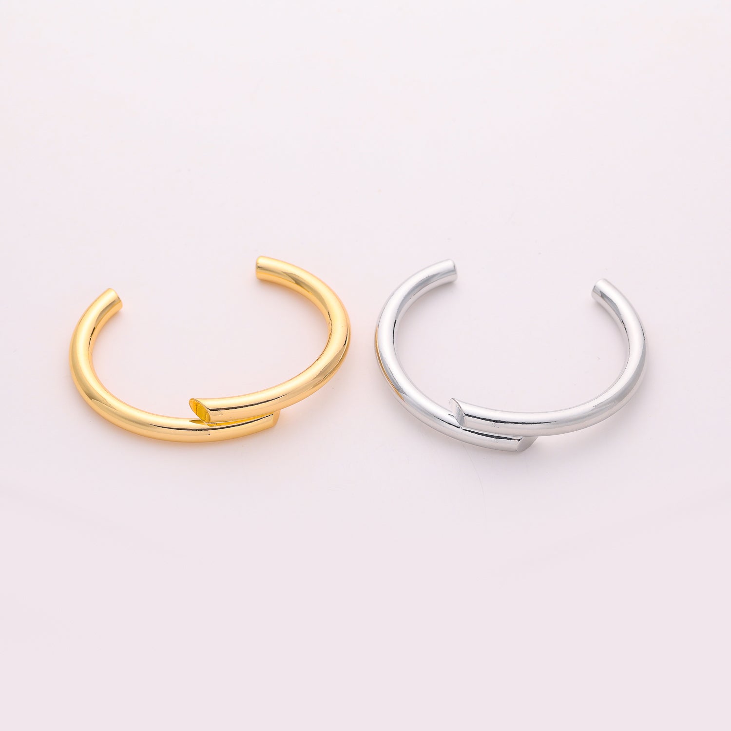 BRAZALETE RIGIDO /TUBULAR MEDIANO / LINEA CRUZADA