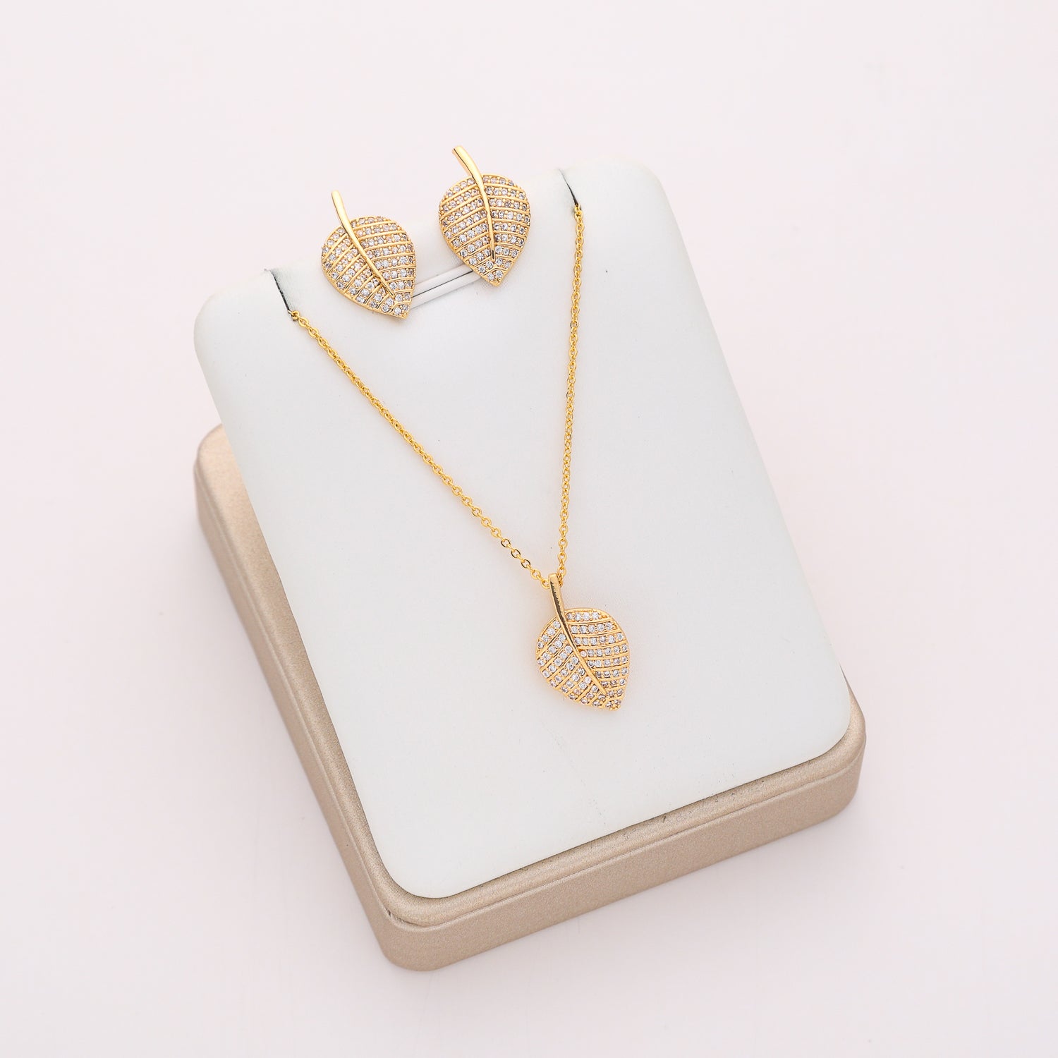 coll y are /cad del / dije hoja cristal tupido / arete hoja / dorado
