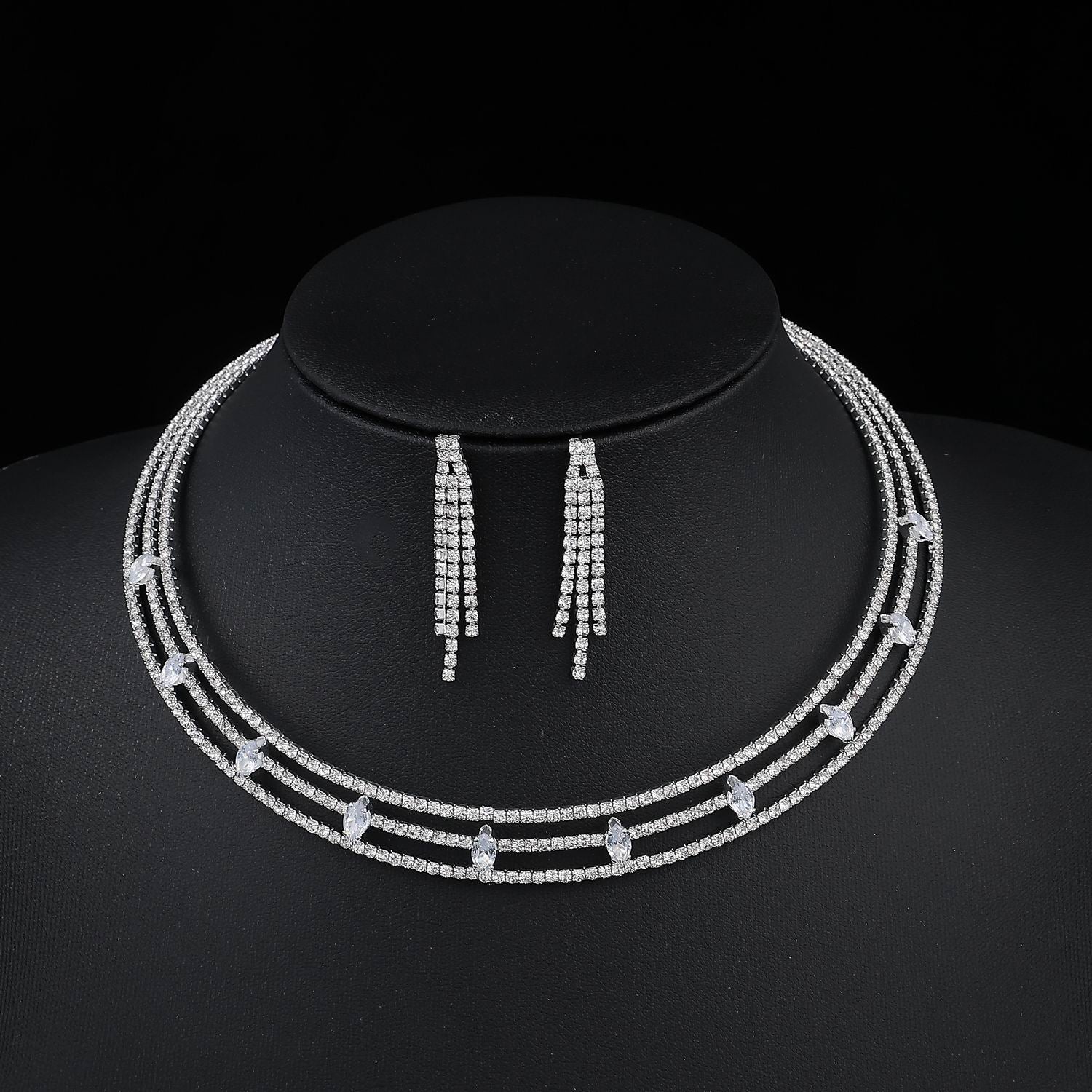 COLL/ARE CHOQUER SEMIRIGIDA 3 LINEAS CRISTAL / ARETE LARGO / PLATA