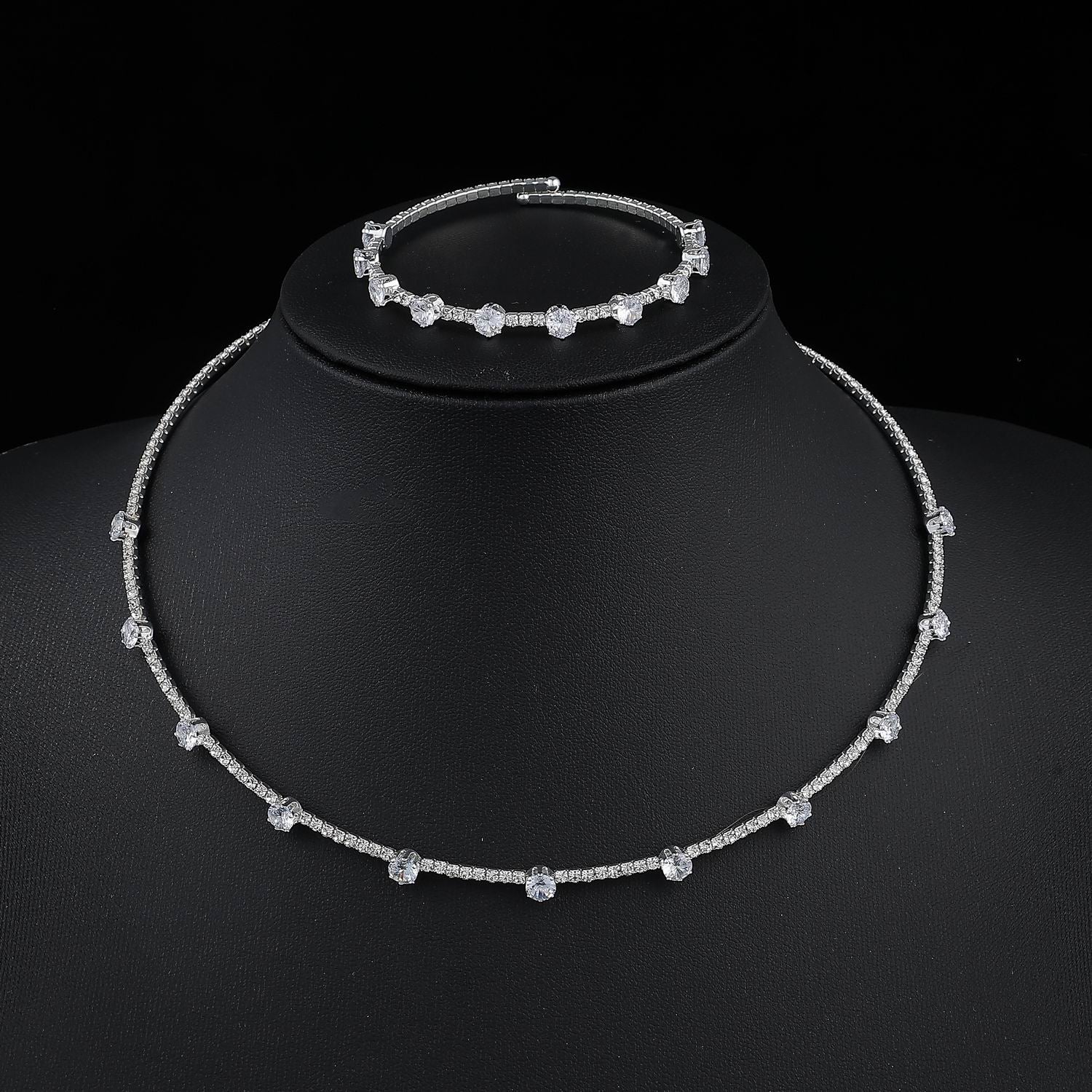 CHOQUER SEMIRIGIDA DELGADA CRISTAL / CRISTALES MED ALTERNADOS/ PLATA