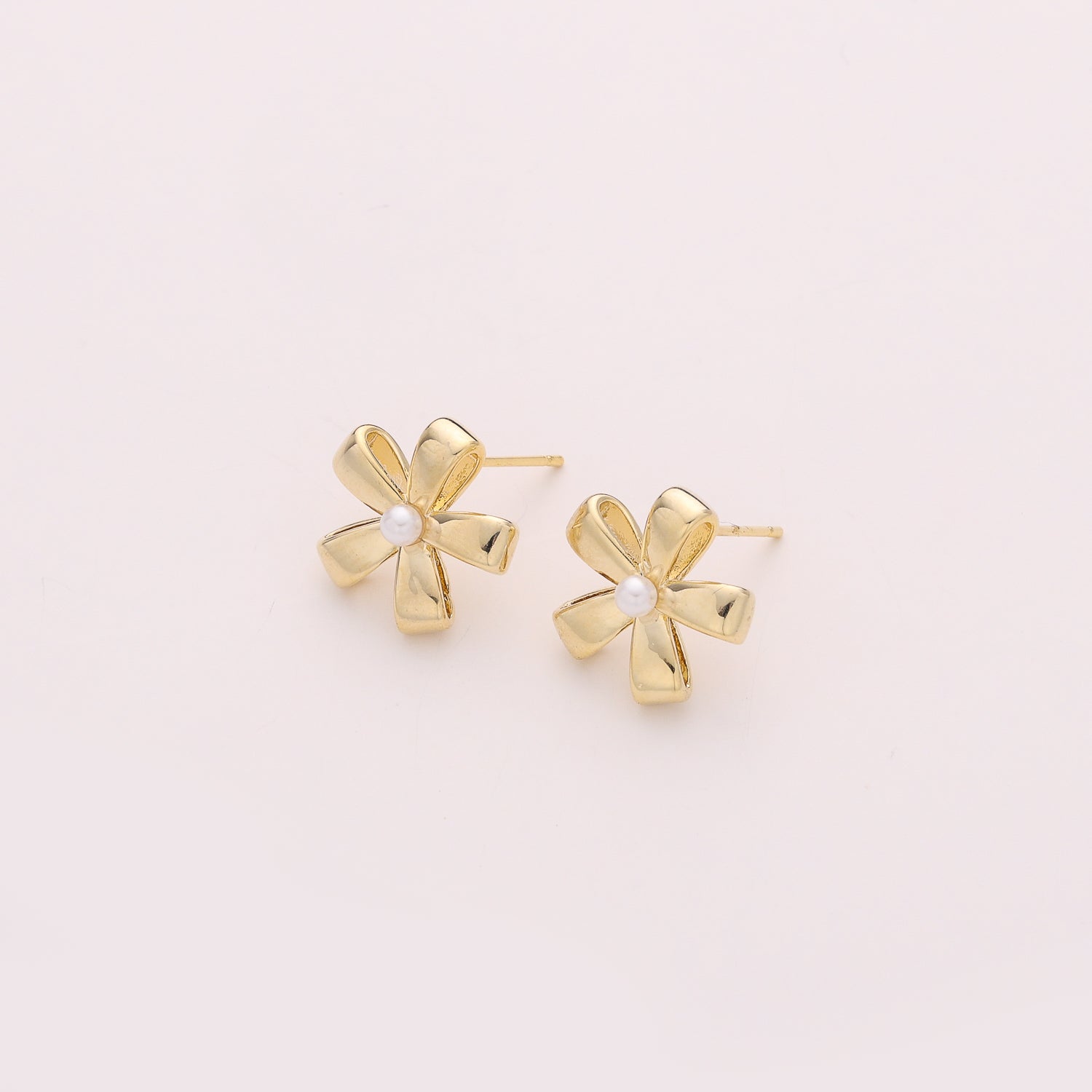 broquel /flor mediana / petalos dobles / perla / dorado