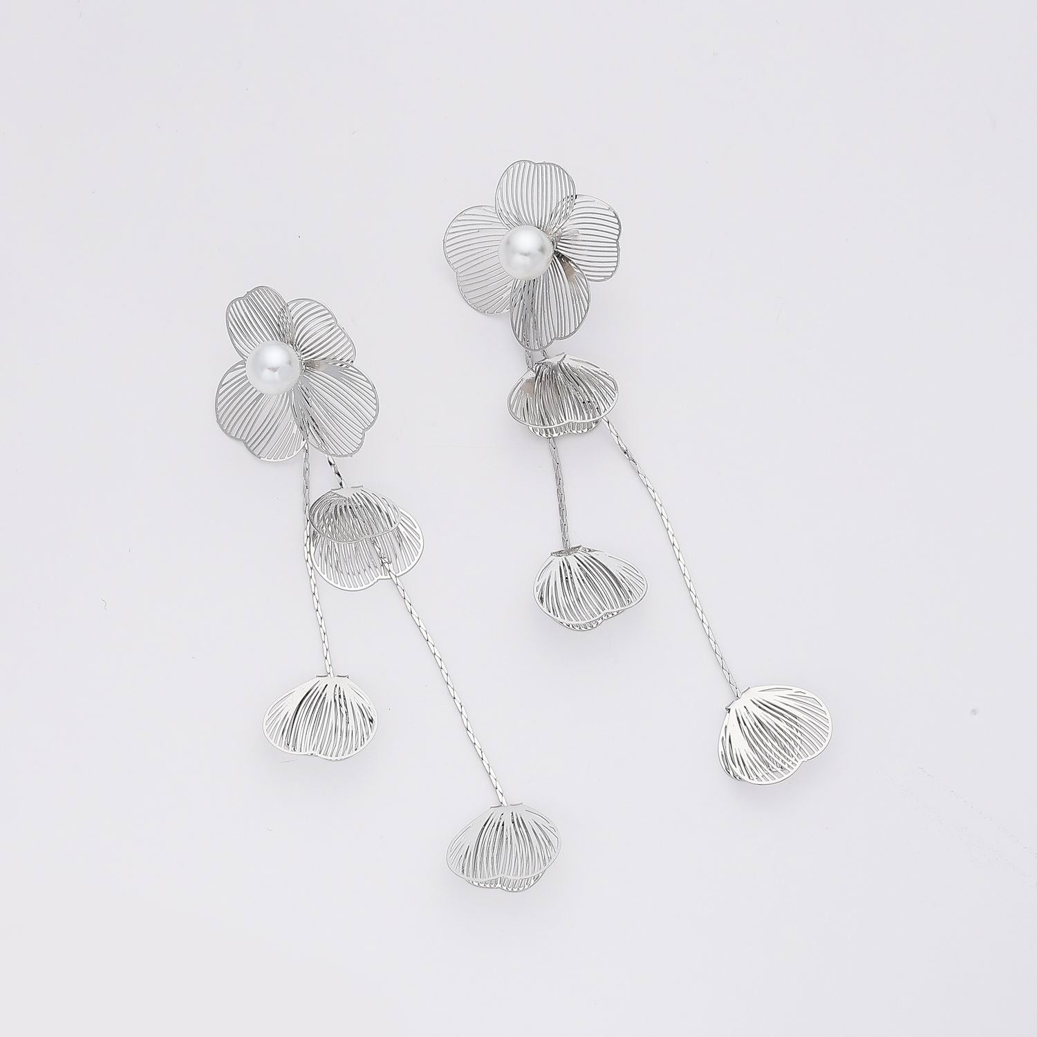 LARGOS / FLOR ACANALADA METAL LINEA HOJAS ACANALADAS / PERLA