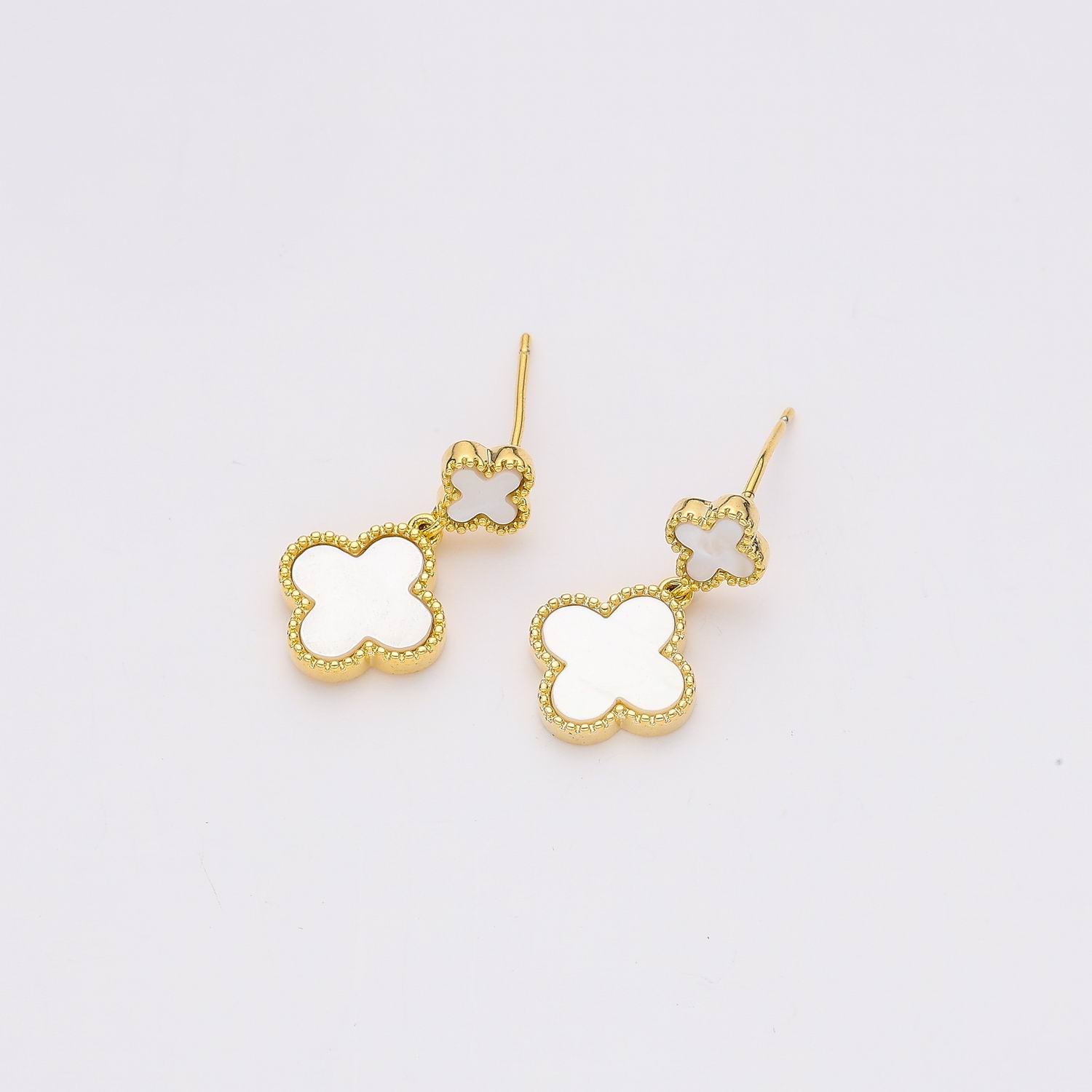 CUELGA 2 FLORES VAN MADRE PERLA CHICAS DORADO
