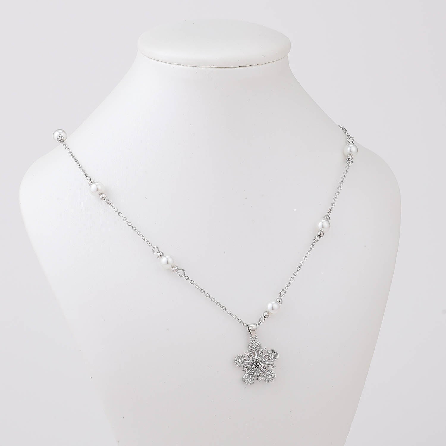 18" CADE DEL / PERLAS / DIJE  FLOR MED BAGGETES Y CRISTAL / PLATA