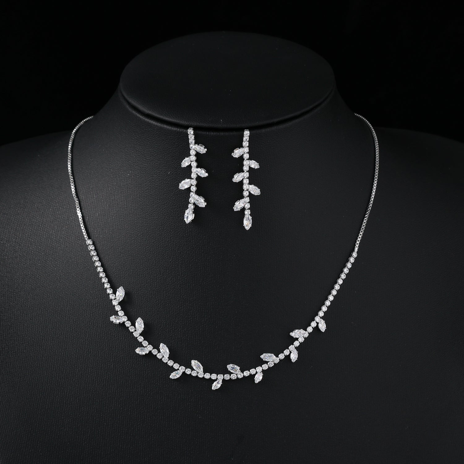 coll y are /gargantilla / cad box / cristal / marquises alternados / arete largo / dorado