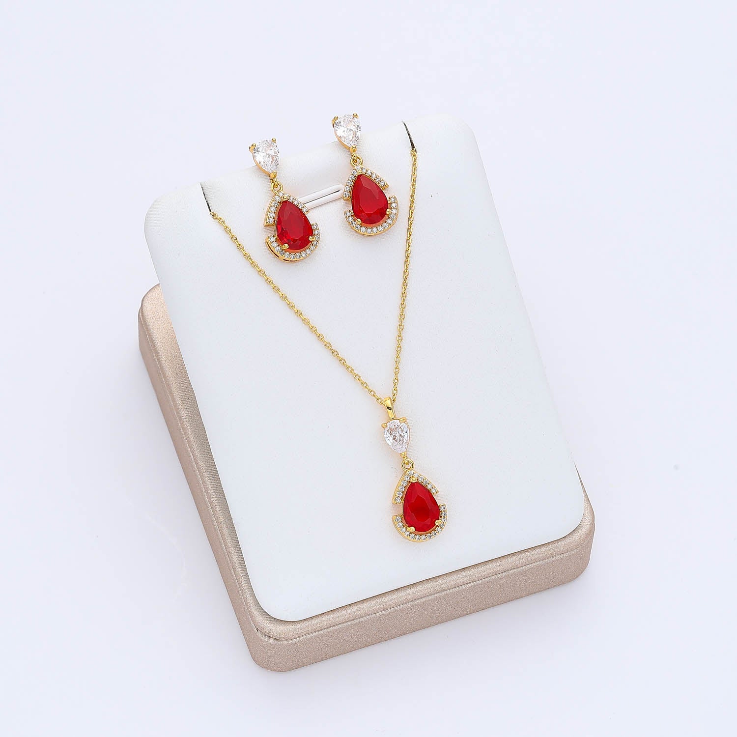 COL Y ARE / 16 " CAD DEL DIJE GOTA CRISTAL ROJO / ARETES JUEGO / DORAD