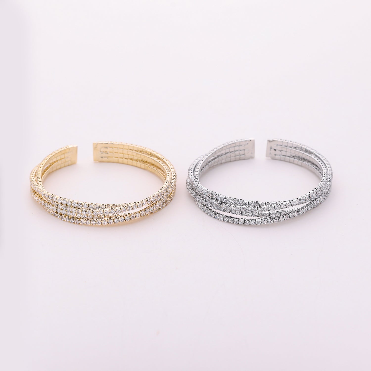 PULSERA RIGIDA / 4 LINEAS CRISTAL CRUZADAS EN PARES/ DORADO