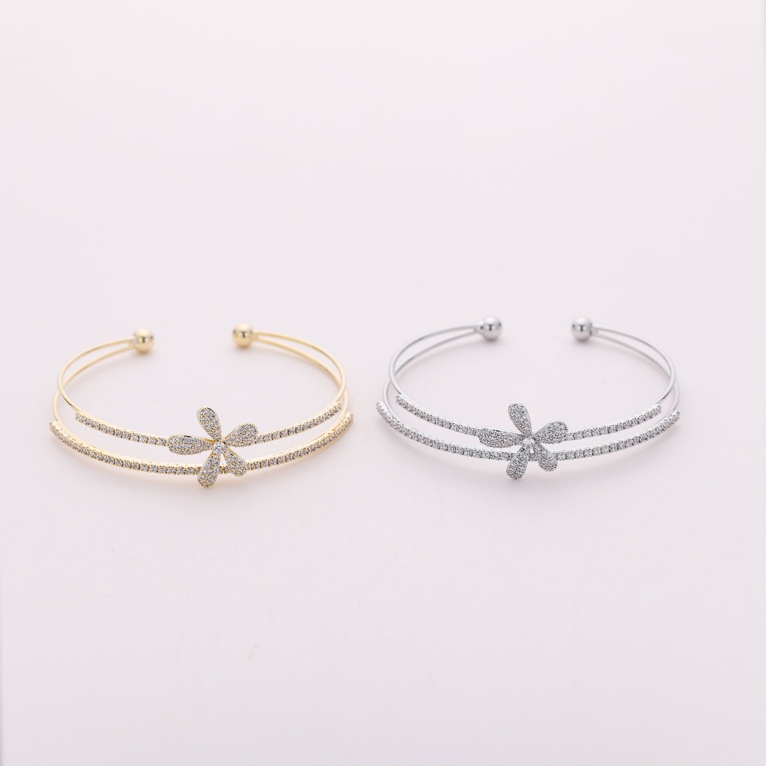 PULSERA RIGIDA / 2 LINEAS CRISTAL / FLOR MEDIANA CRISTAL / DORADO