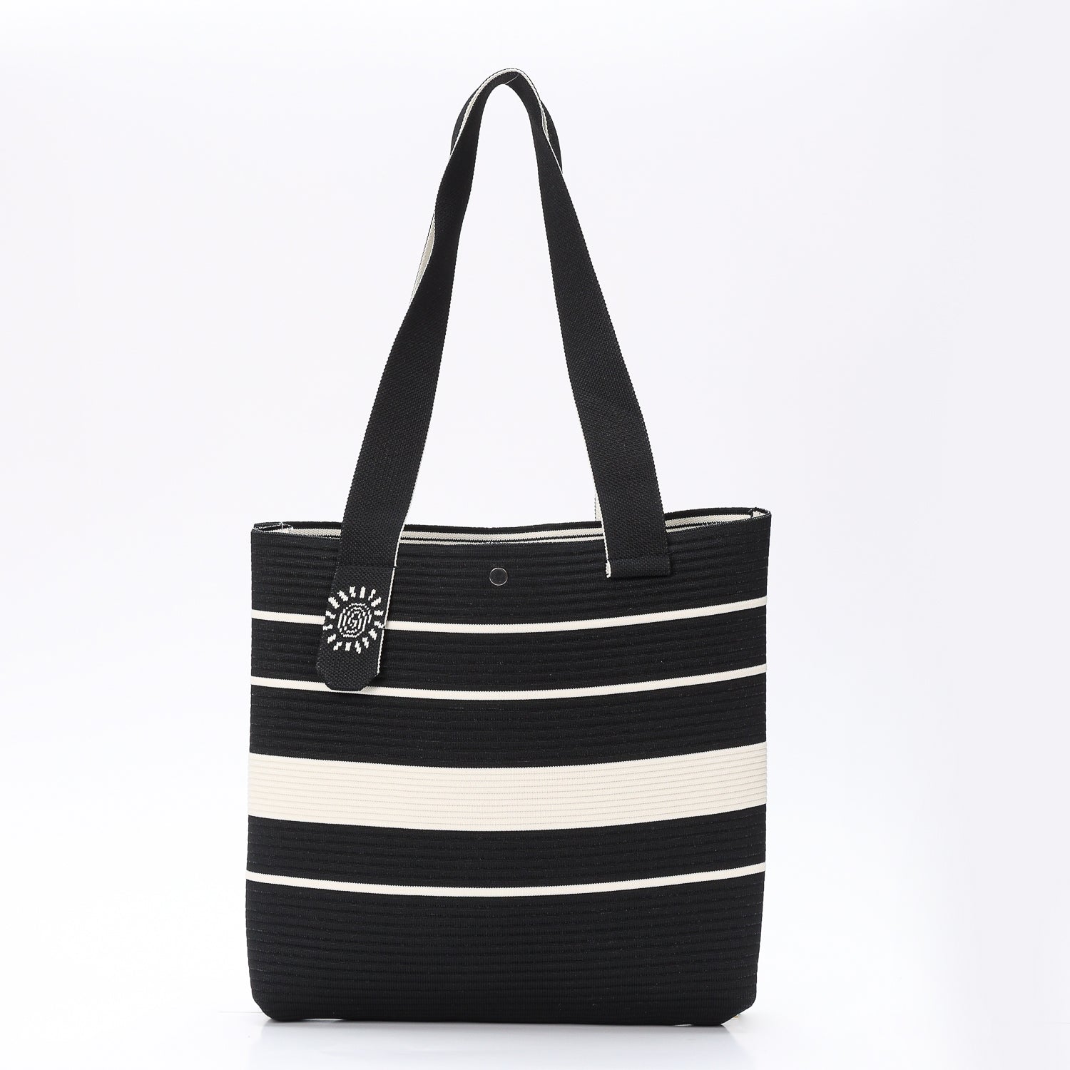 TOTE TEJIDA MEDIANA / LINEAS HORIZONTALES NEGRAS /DETALLE SOLEY / NEGRO