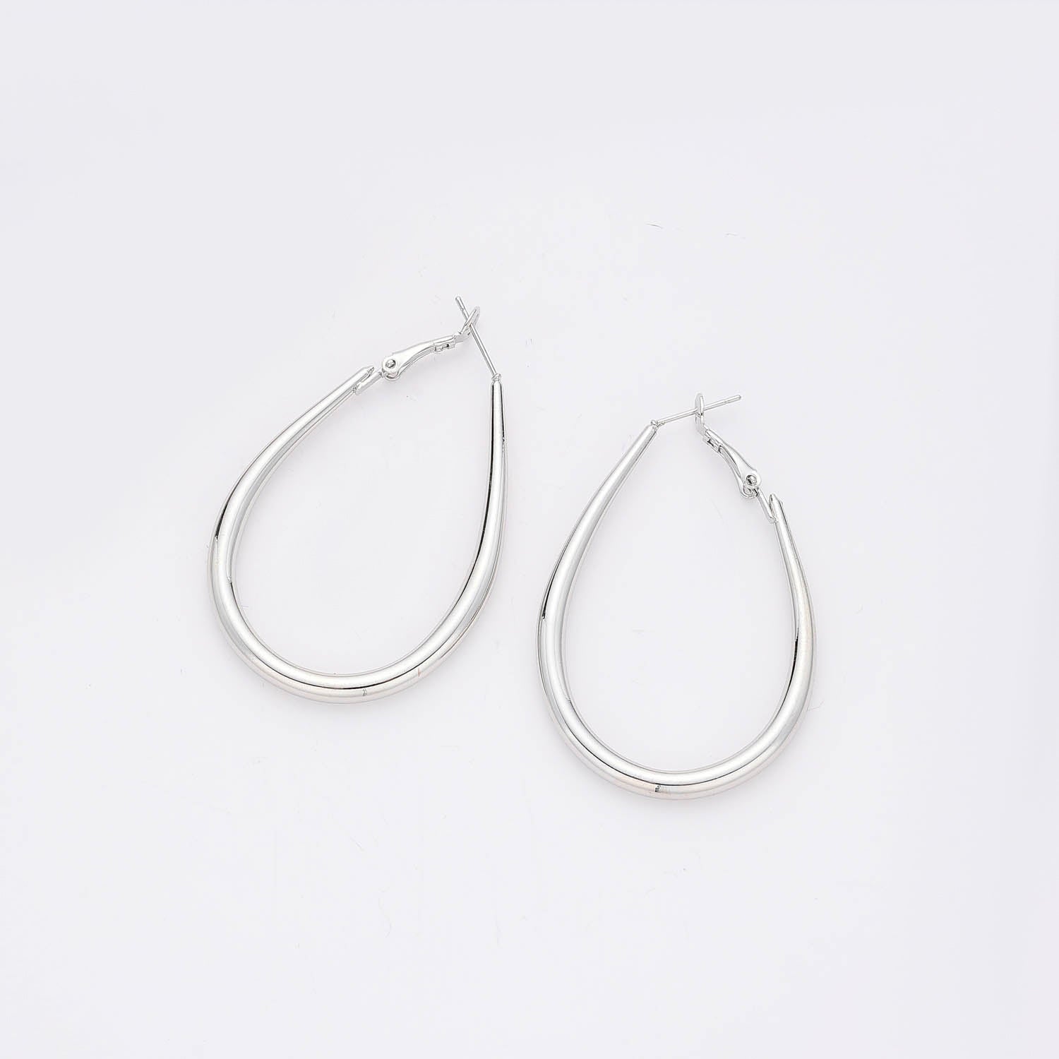 ARRACADA EN GOTA GRANDE TUBULAR PLATA