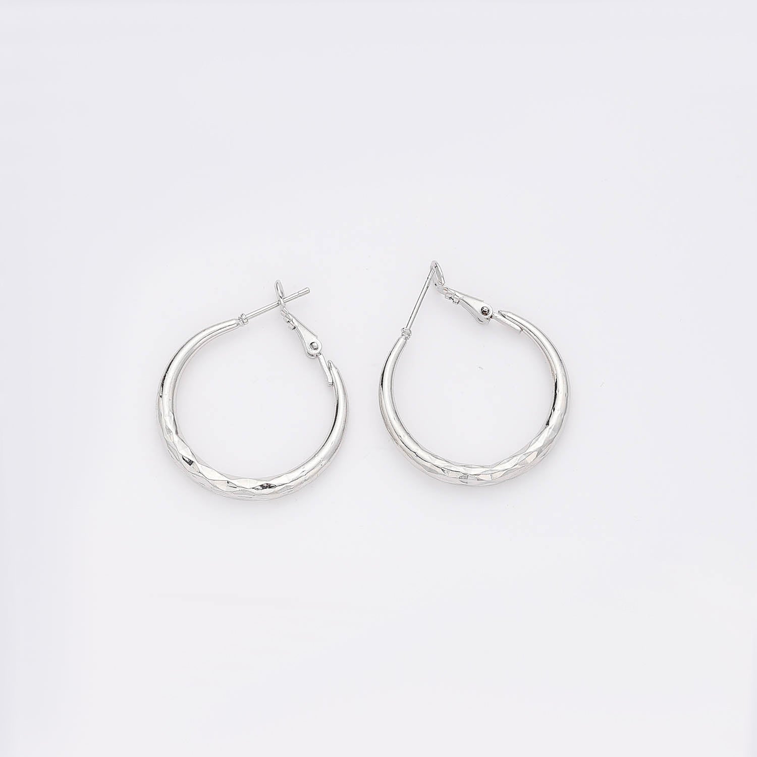 ARRACADA CHICA TUBULAR GORDA PLATA