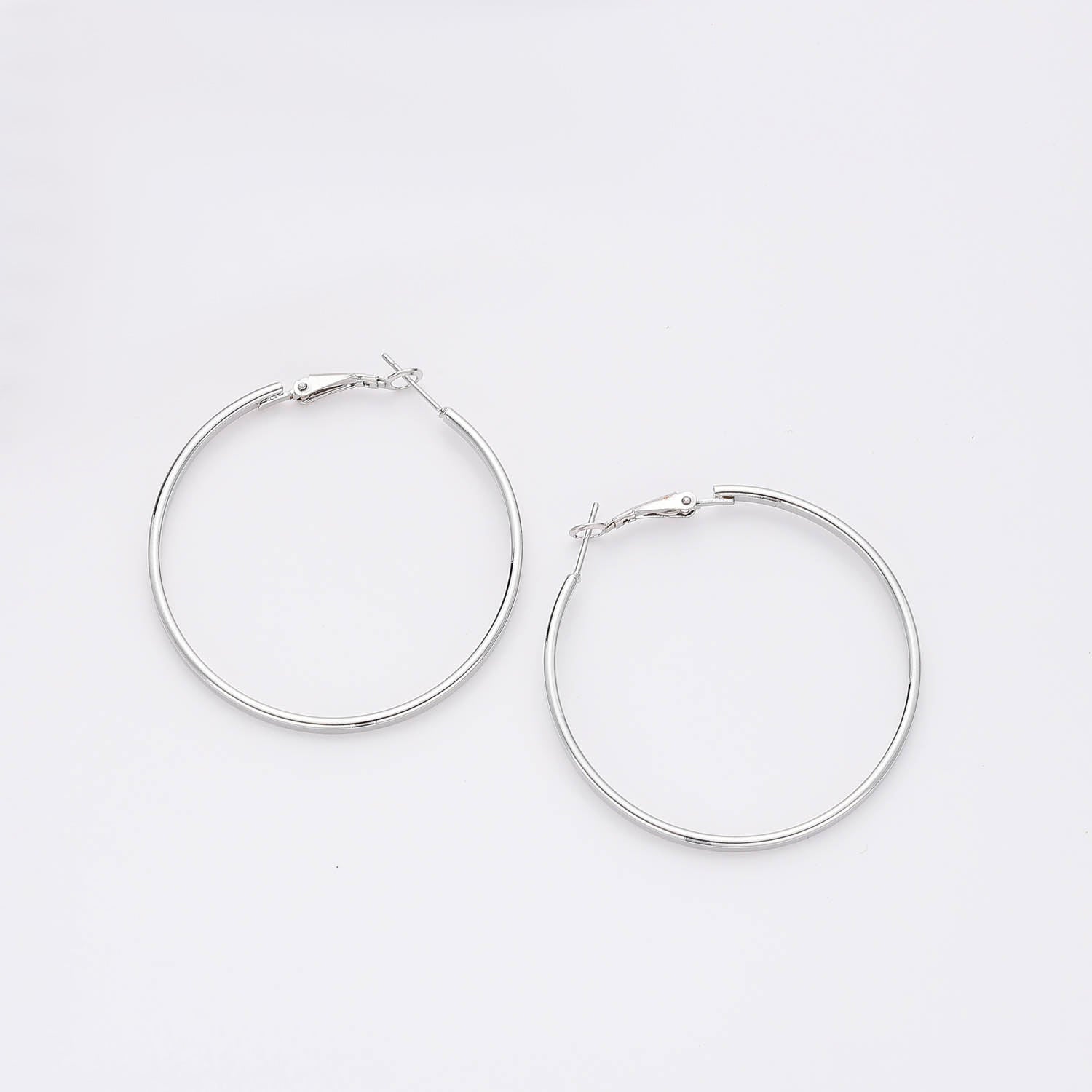 ARRACADA GRANDE TUBULAR SENCILLA PLATA