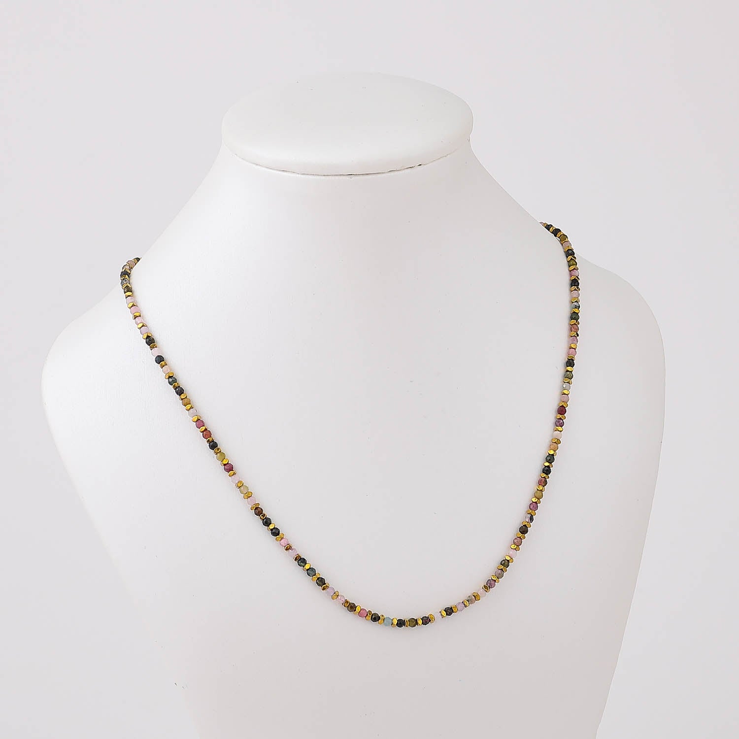 TF16" GARGANTILLA BOLITAS PIEDRA NATURAL / AROS DORADOS / COLORES