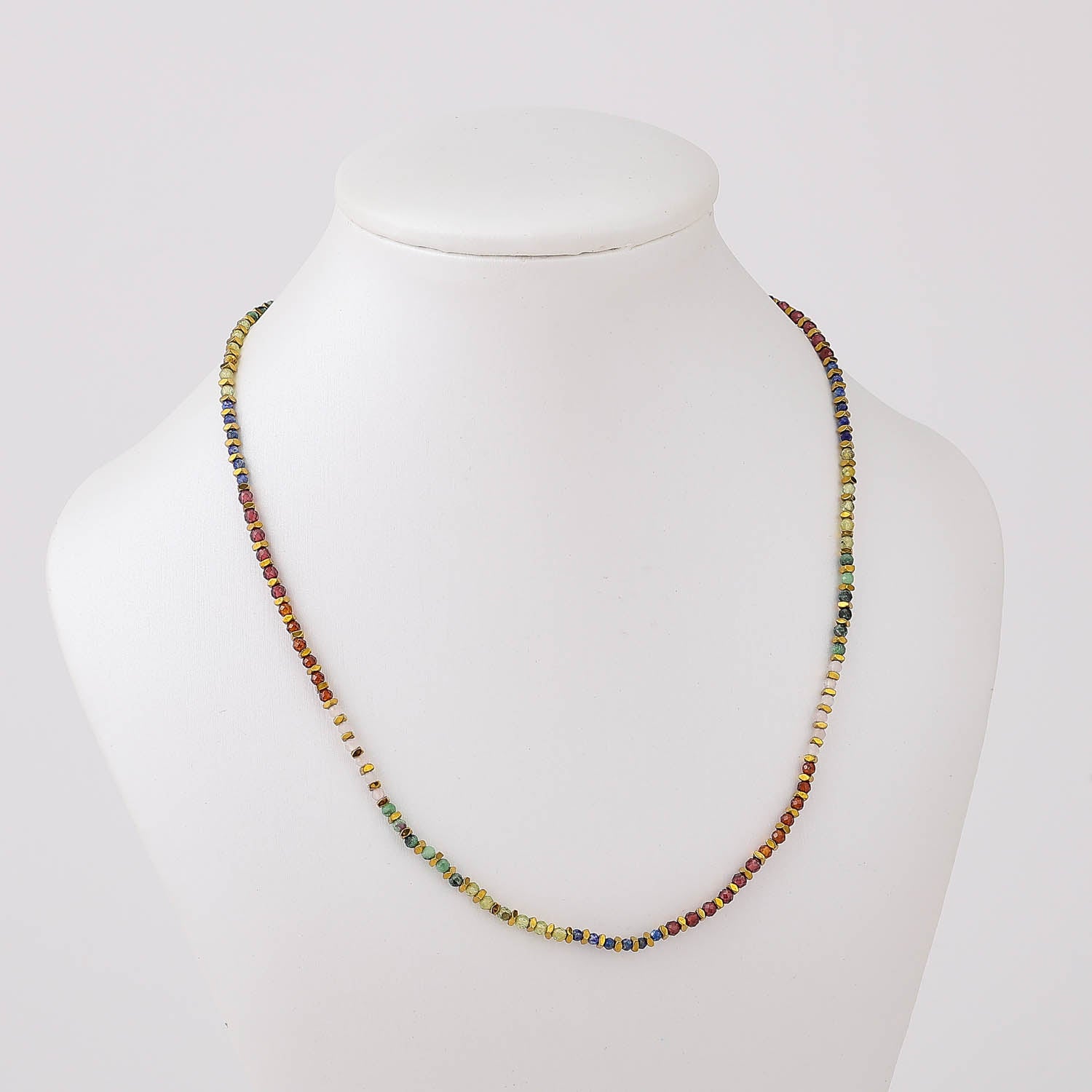 TF16" GARGANTILLA BOLITAS PIEDRA NATURAL / AROS DORADOS / COLORES