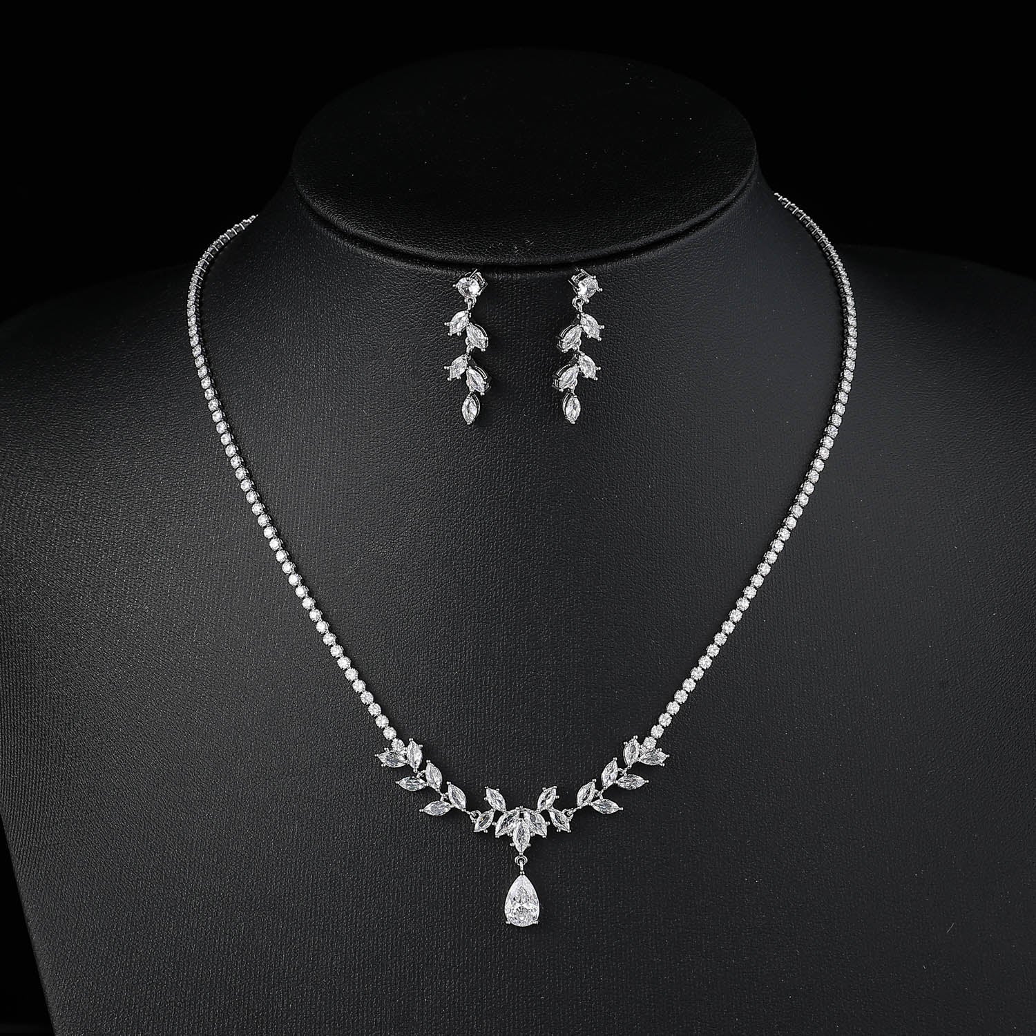 COLL/ARE/ 16" GARGANTILLA CRISTAL CENTRO MARQUISES CUELGA GOTA / PLATA