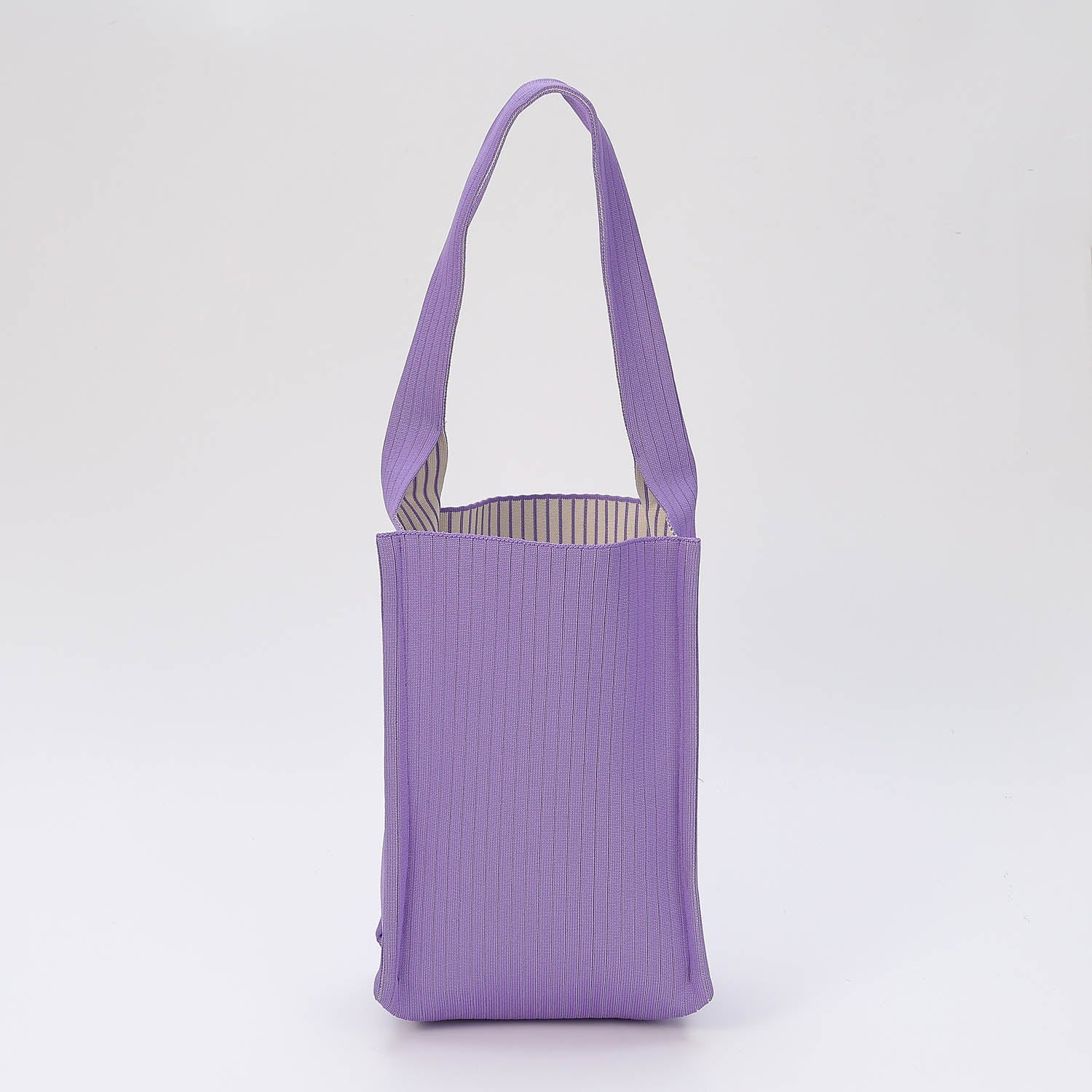 TOTE BAG RECTANGULAR TEJIDA MEDIANA  / TELA CON LINEAS DELGADAS