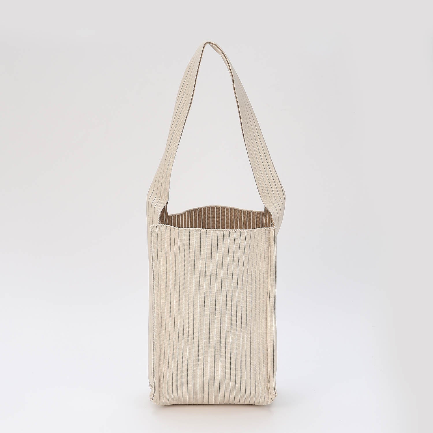 TOTE BAG RECTANGULAR TEJIDA MEDIANA  / TELA CON LINEAS DELGADAS