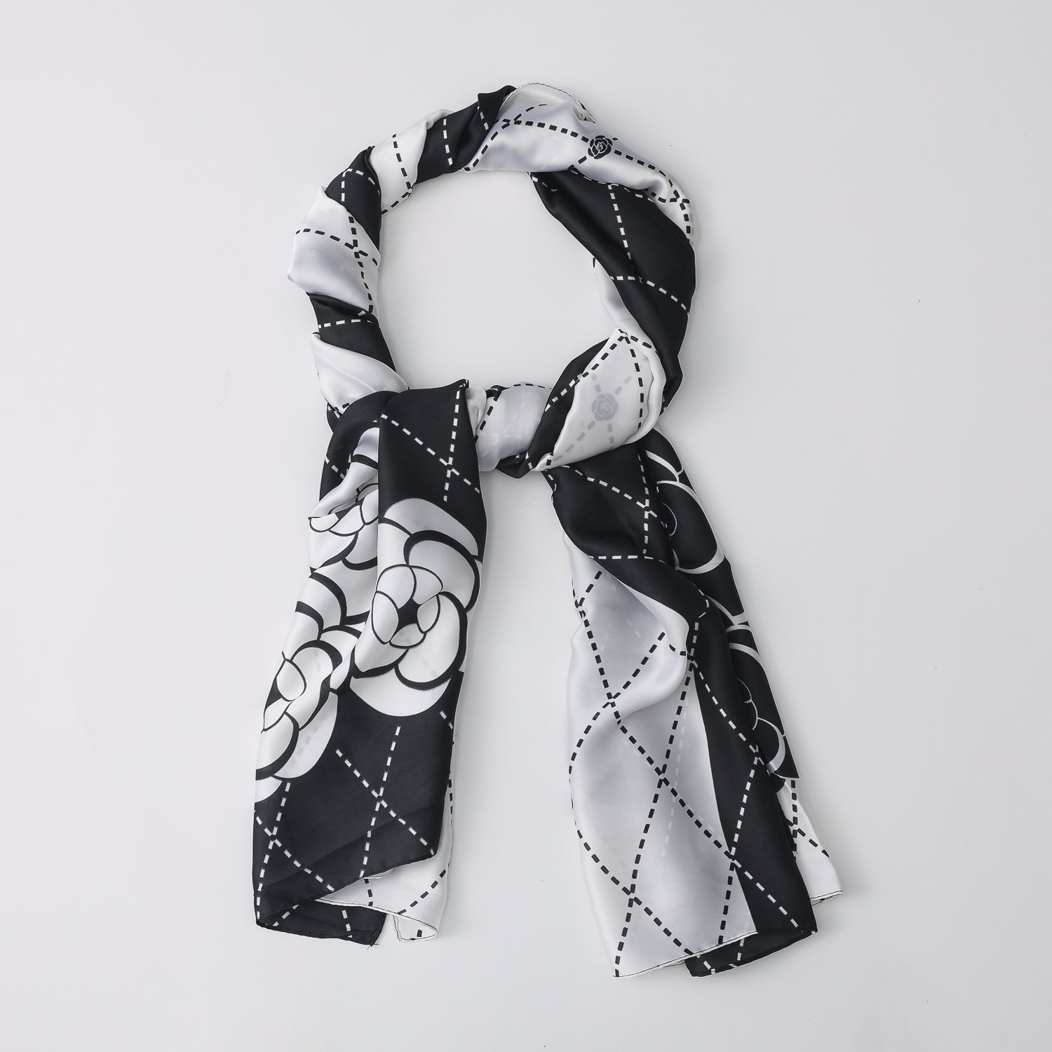 BUFANDA DELGADA 90X150/ AMEBAS MED Y CH / BLANCO Y NEGRO