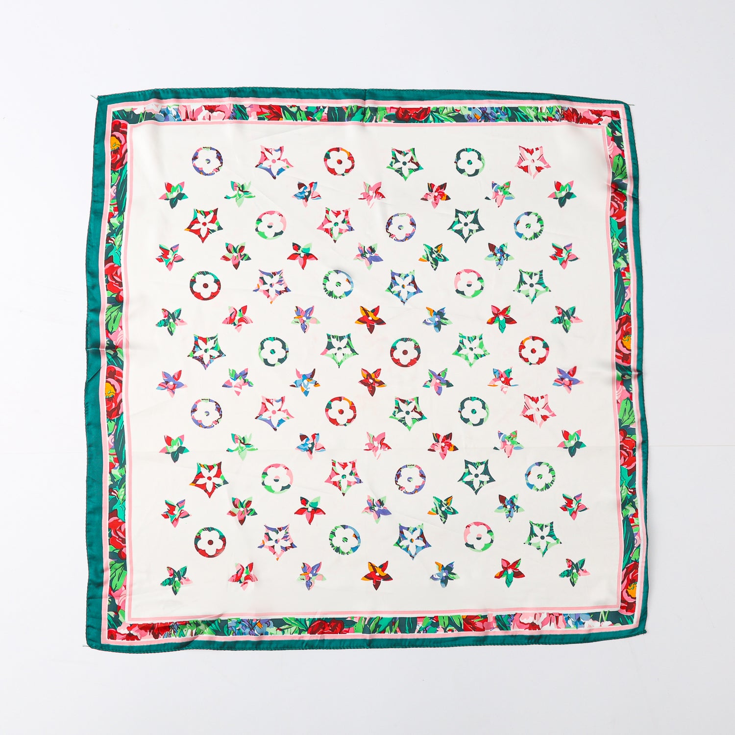 MASCADA MONOGRAMA MULTICOLOR / FONDO BLANCO