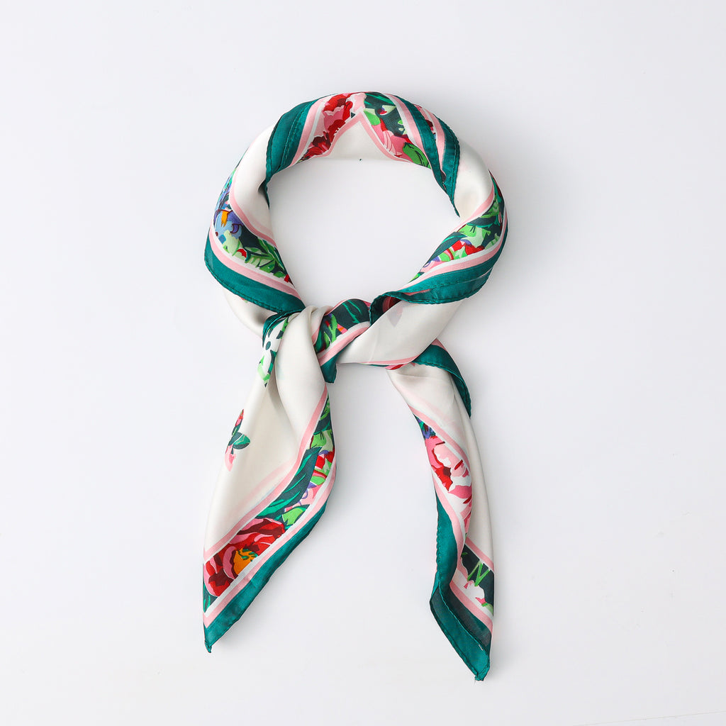 MASCADA MONOGRAMA MULTICOLOR / FONDO BLANCO
