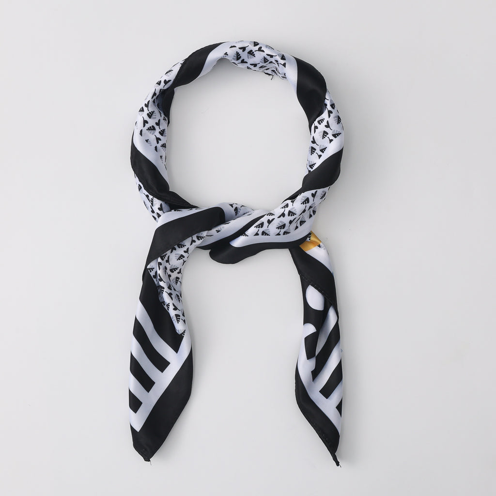 MASCADA 70X70 / DISEÑO GEOMETRICO / PUNTOS / PERFIL LINEAS / MONOGRAMA / NEGRO Y BLANCO/ LINEA AZUL
