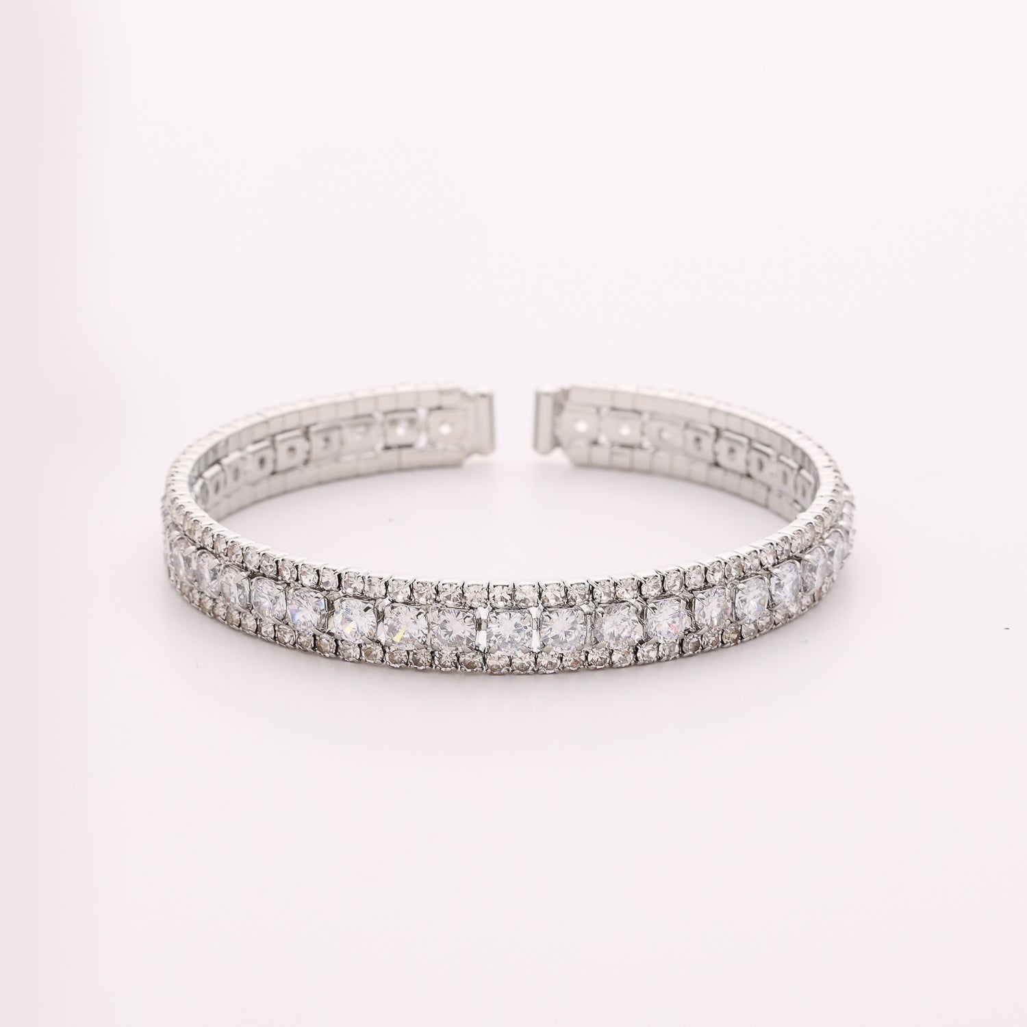 BRASALETE SEMI RIGIDO 3 LINEAS CRISTAL MED PLATA