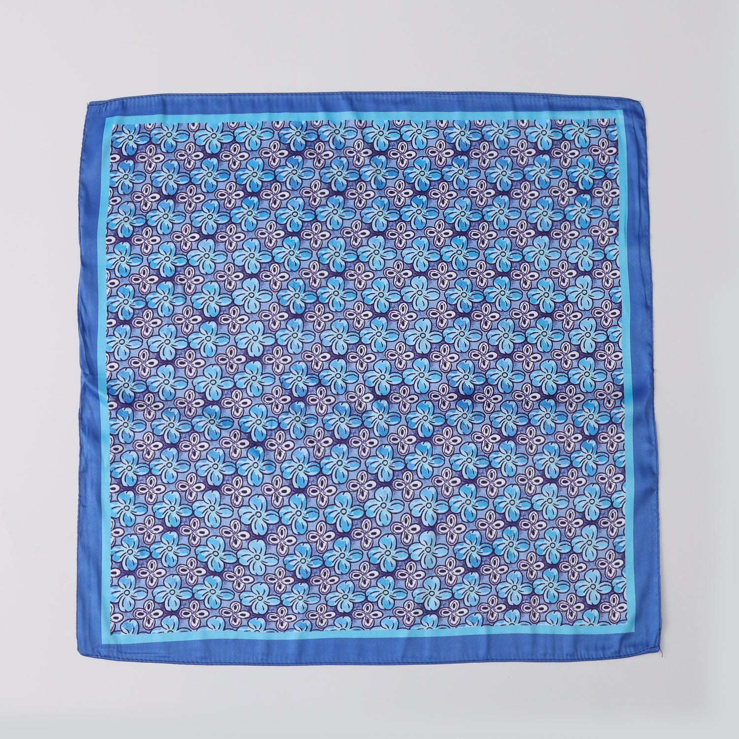 MASCADA 50X50 / MARIPOSA ROSA / FLOR AZUL / EN MONOGRAMA / PERFIL AZUL