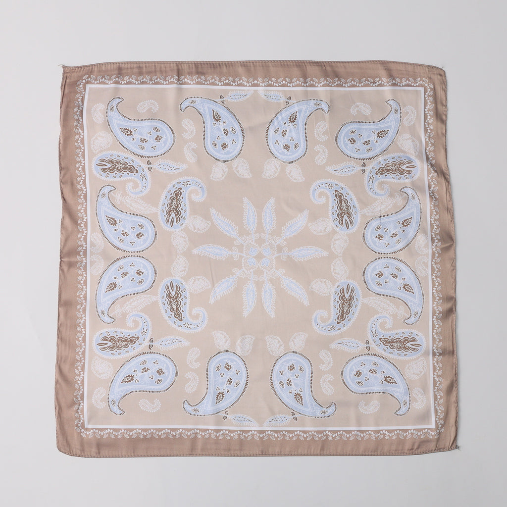 MASCADA 50X50 / AMEBAS MED BLANCAS / PERFIL Y FONDO BEIGE