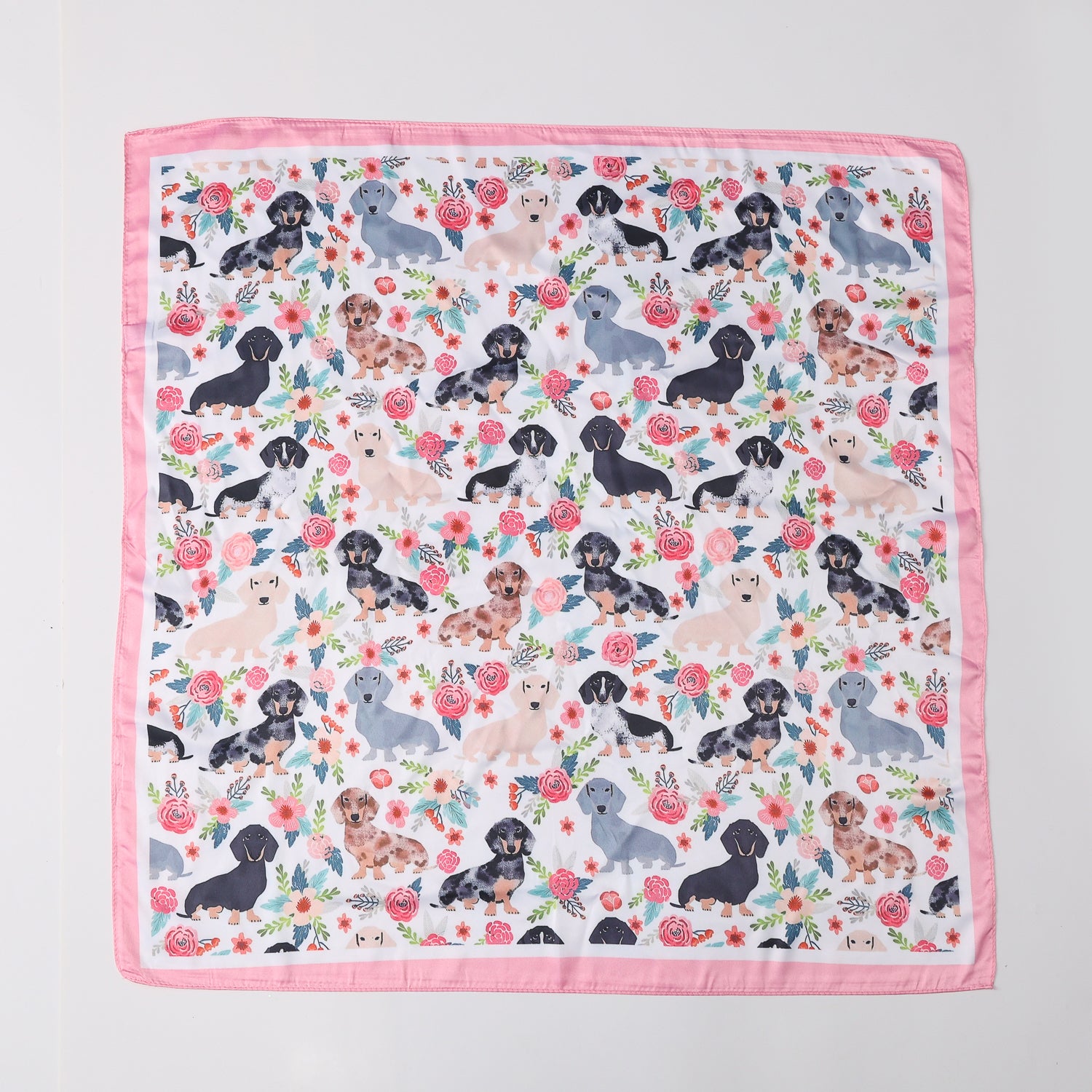 MASCADA 70X70 / PERROS CON ROSAS / FONDO BLANCO