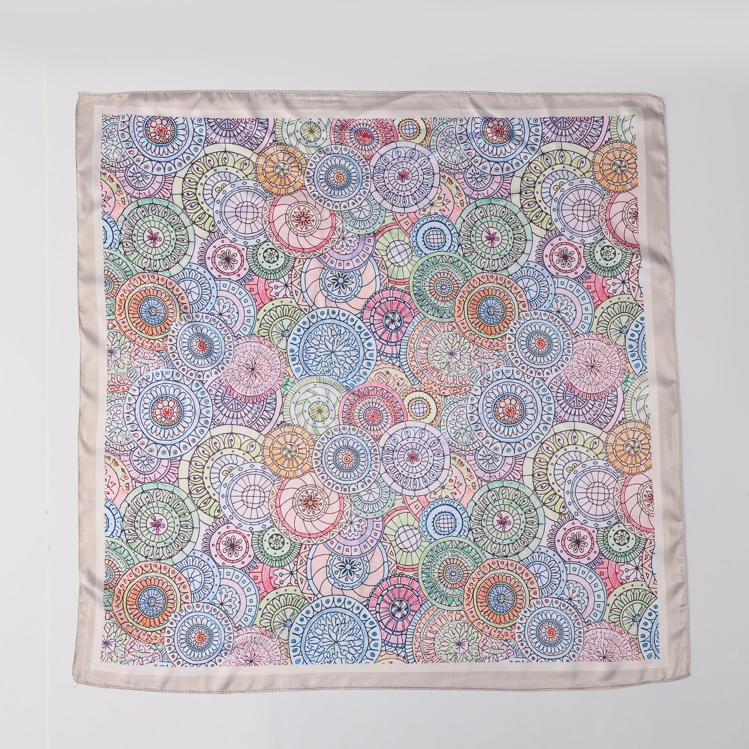 MASCADA 70X70 / MANDALAS MEDIANAS MULTICOLOR / PERFIL GRIS